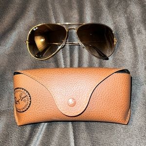 Ray-Ban: aviator sunglasses